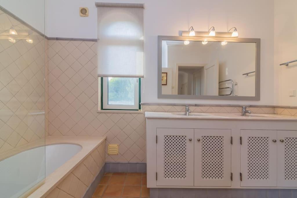 Moradia Geminada Com 2 Quartos קינטה דו לאגו מראה חיצוני תמונה